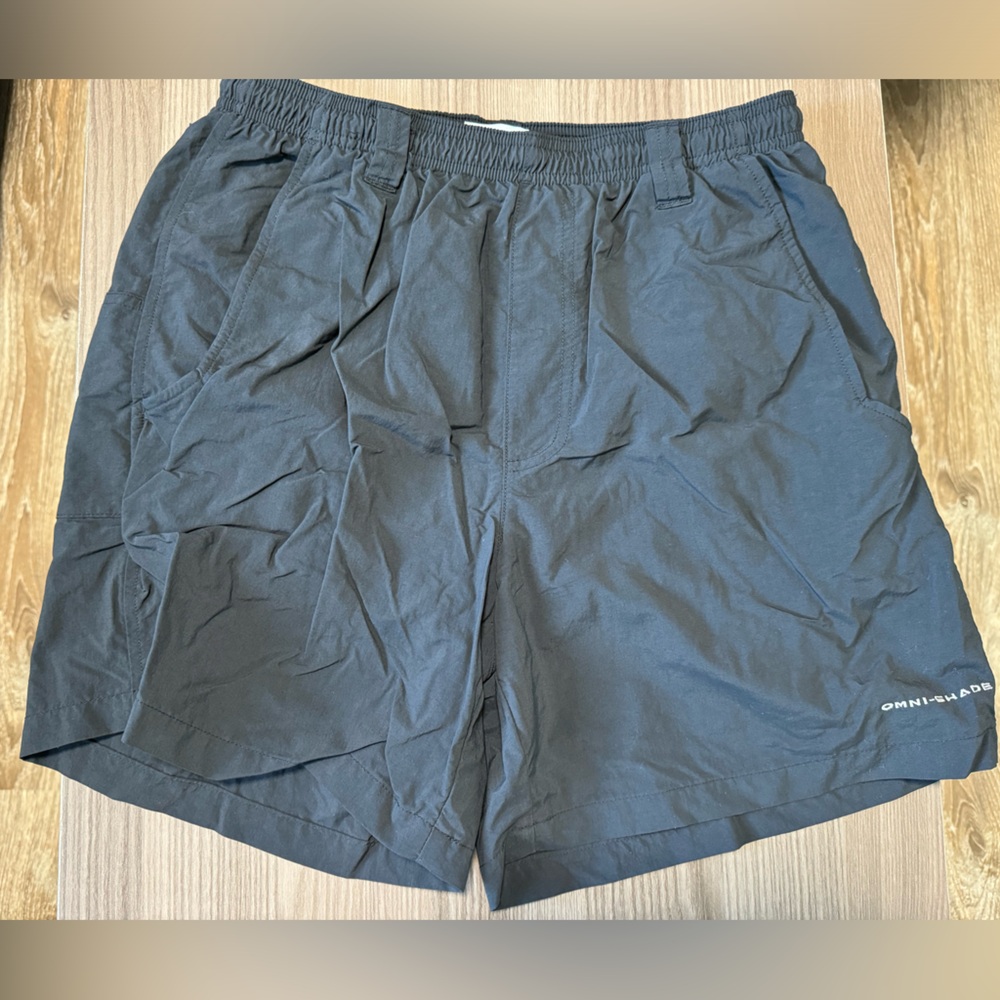 Columbia like new, black shorts, small for men
